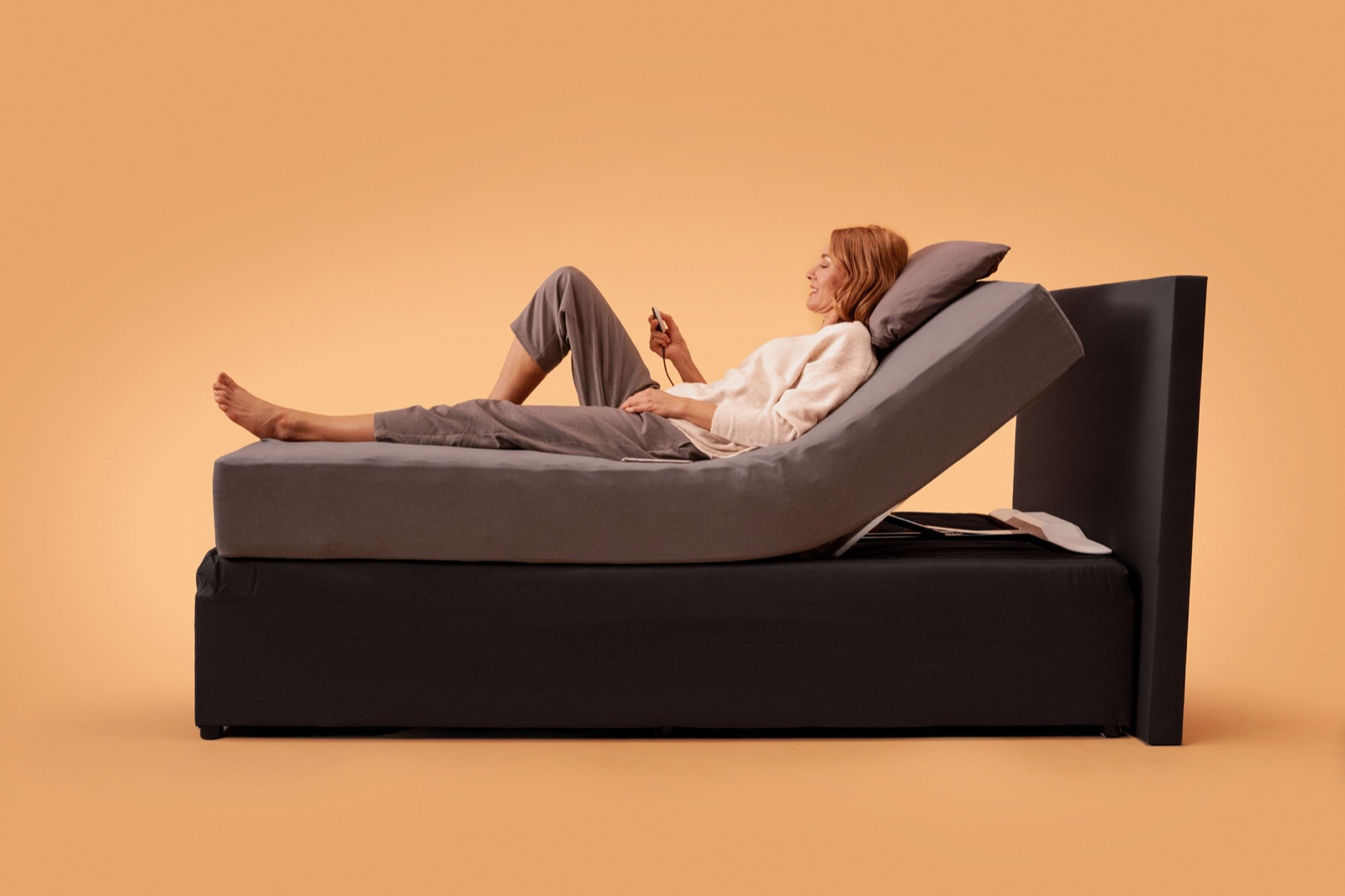 Femme qui lit, le buste relevé par le CosyLift